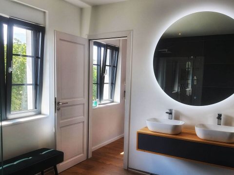 Salle de bains meuble moderne miroir rénovation loft Mulhouse